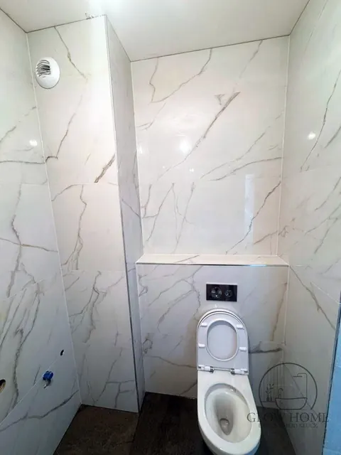Wrocław — zabudowa stelaża WC z półką, płytki 60×120