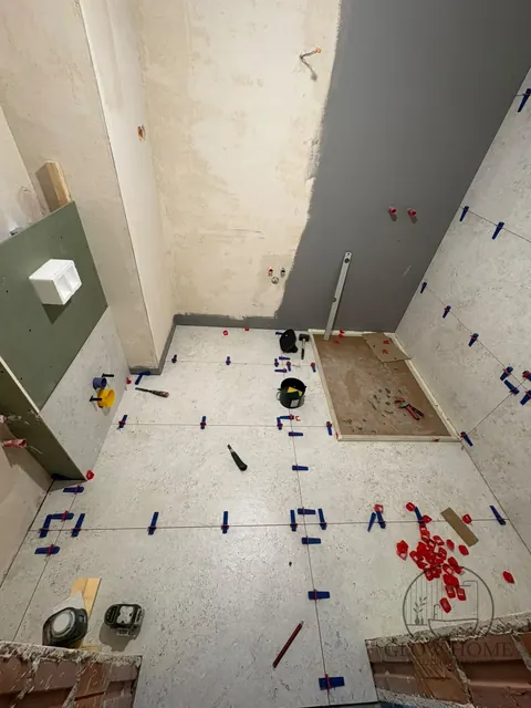 Zielęcice — podłoga w płytkach, przygotowane miejsce pod brodzik
