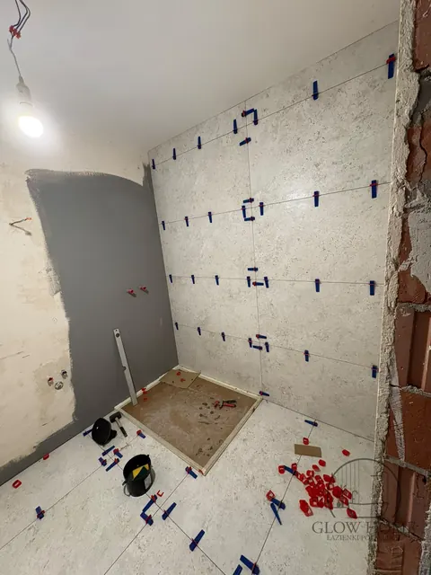 Zielęcice — układanie płytek na ścianach i podłodze